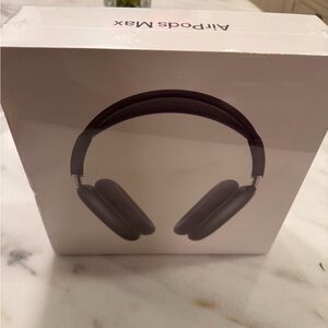 Apple AirPods Max - Space Gray Over-Ear Headphones